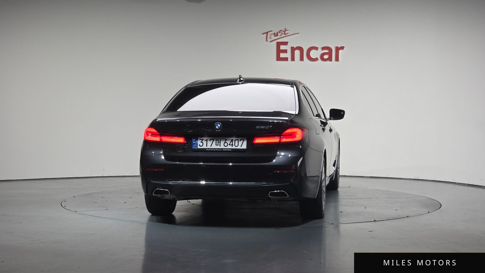 BMW 5 Series (G30) 2023 — миниатюра 4