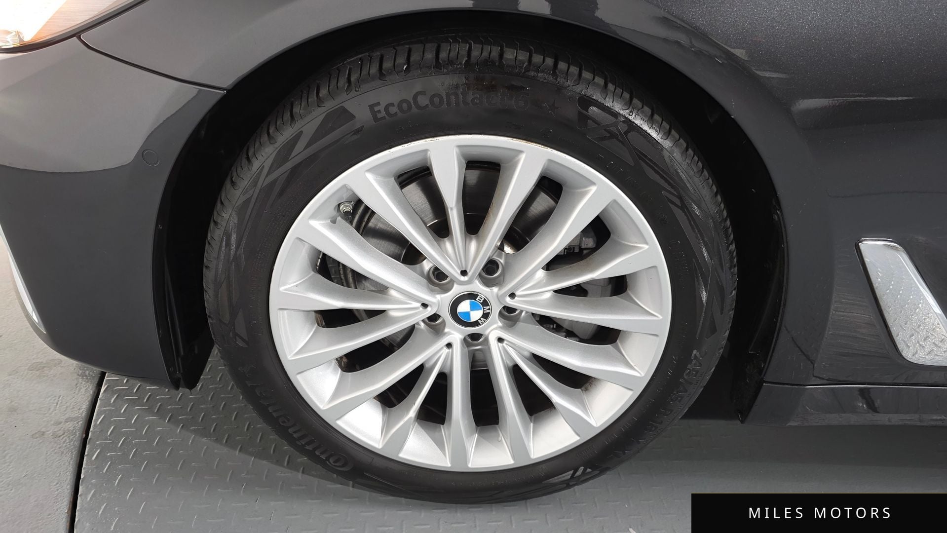 BMW 5 Series (G30) 2023 — миниатюра 5
