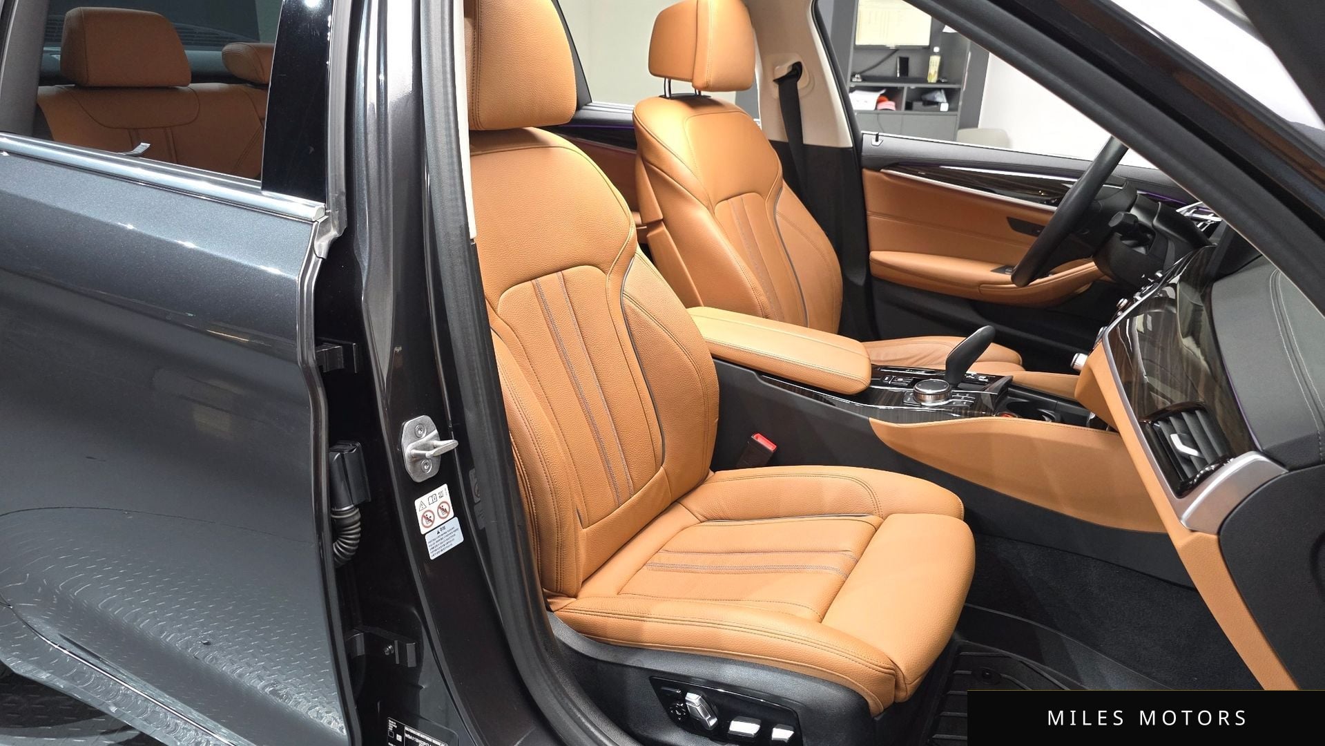 BMW 5 Series (G30) 2023 — миниатюра 10