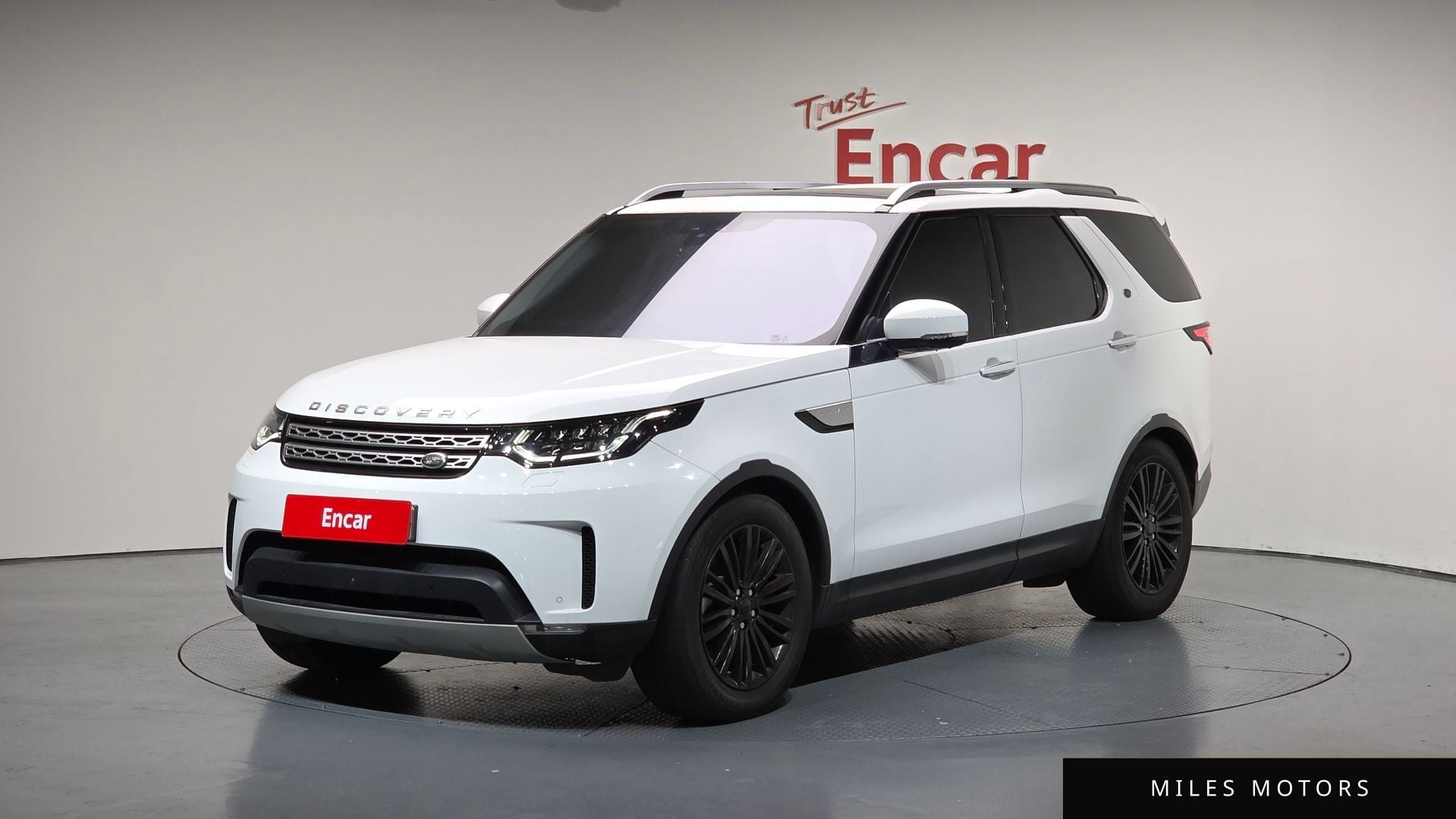 Land Rover Discovery 2017 — фото 1 из 12