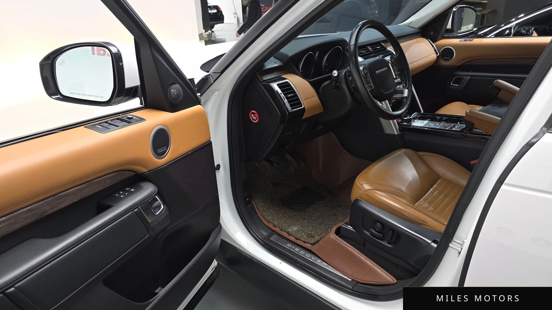 Land Rover Discovery 2017 — миниатюра 12