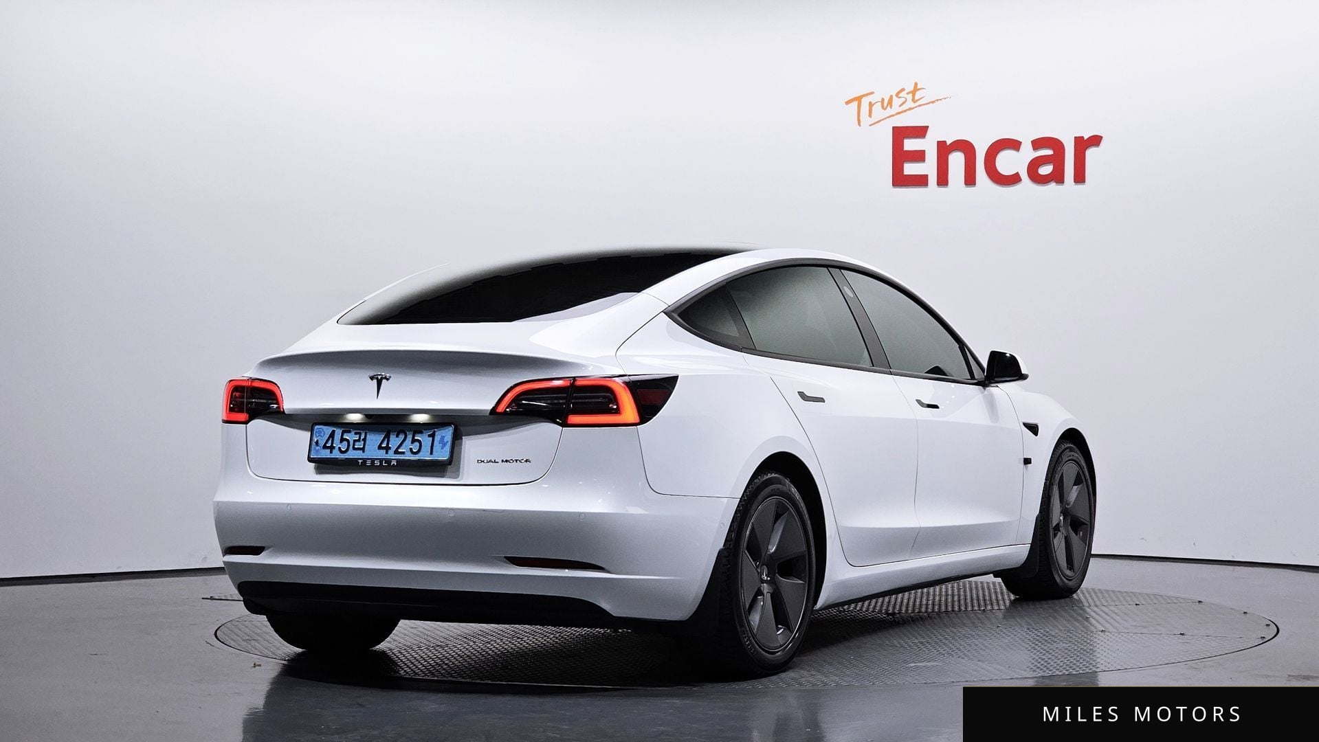 Tesla Model 3 2021 — миниатюра 2
