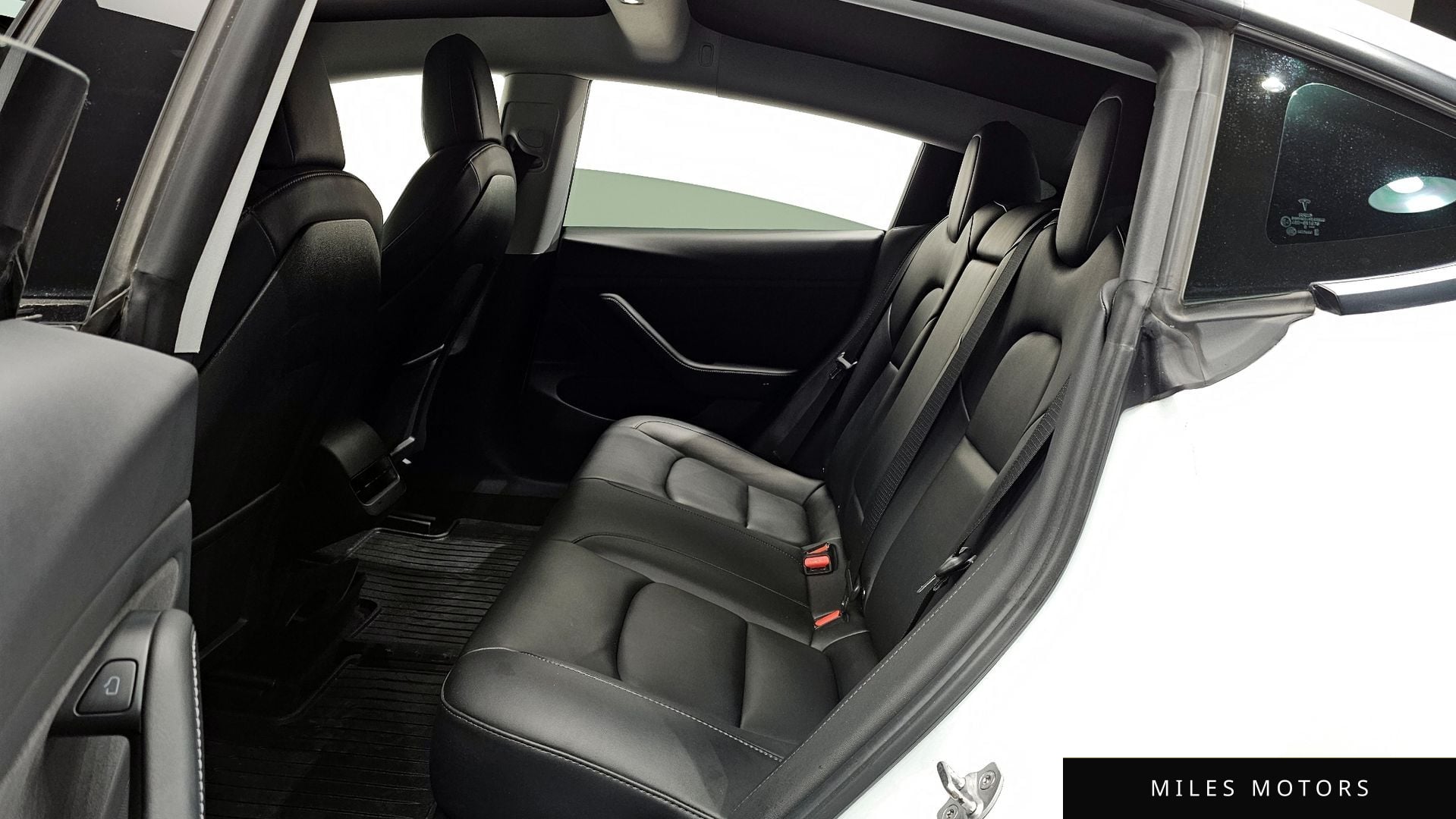 Tesla Model 3 2021 — миниатюра 12