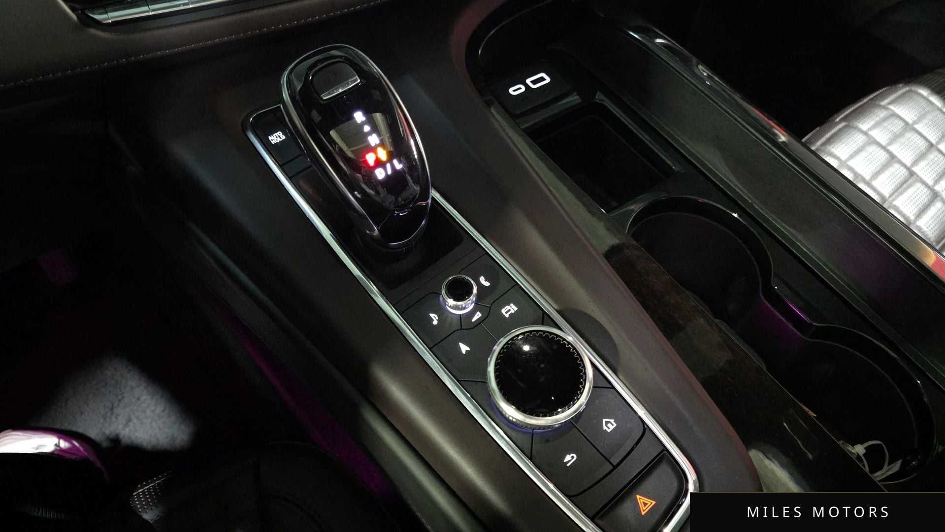 Cadillac Escalade 2023 — миниатюра 9