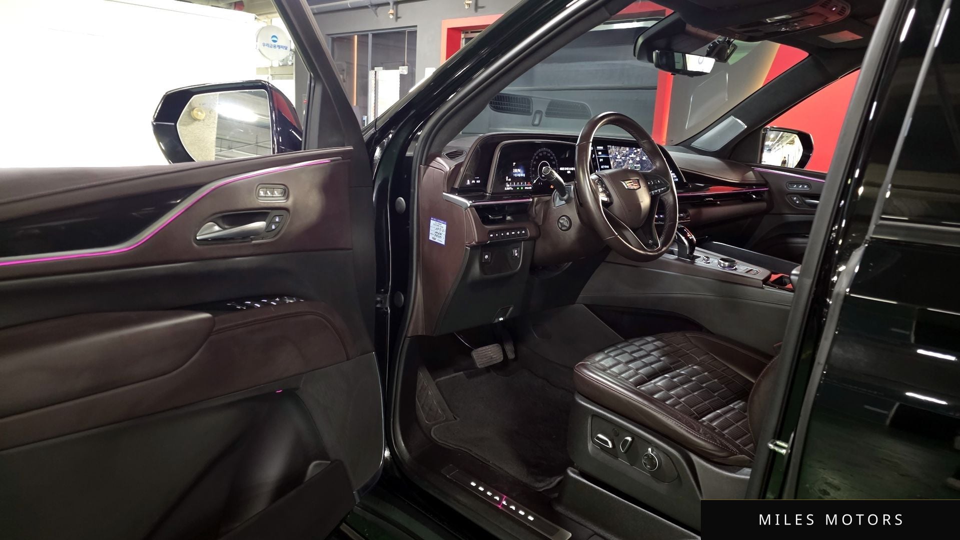 Cadillac Escalade 2023 — миниатюра 10
