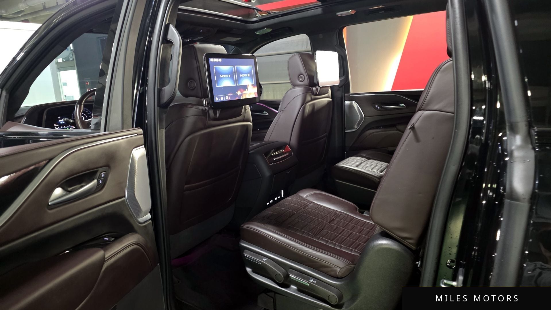Cadillac Escalade 2023 — миниатюра 11