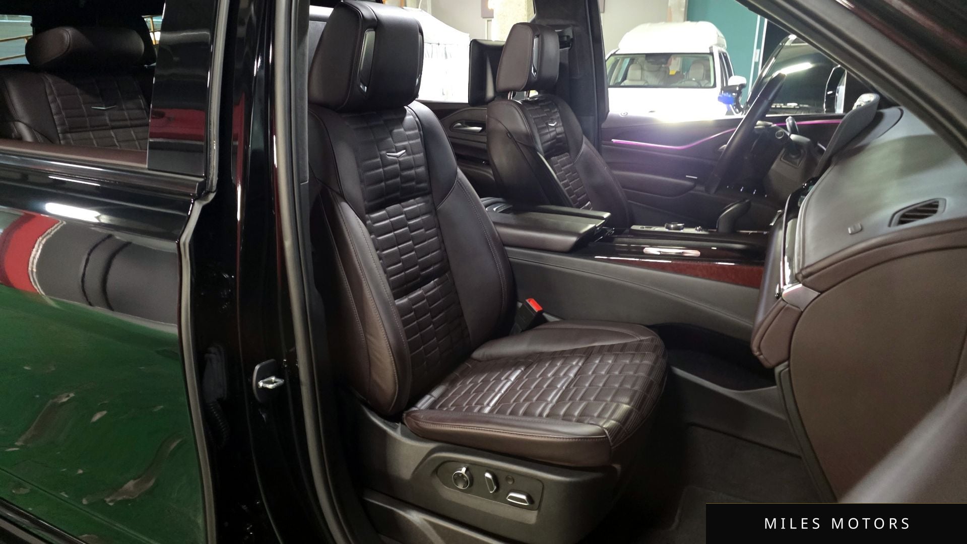 Cadillac Escalade 2023 — миниатюра 12