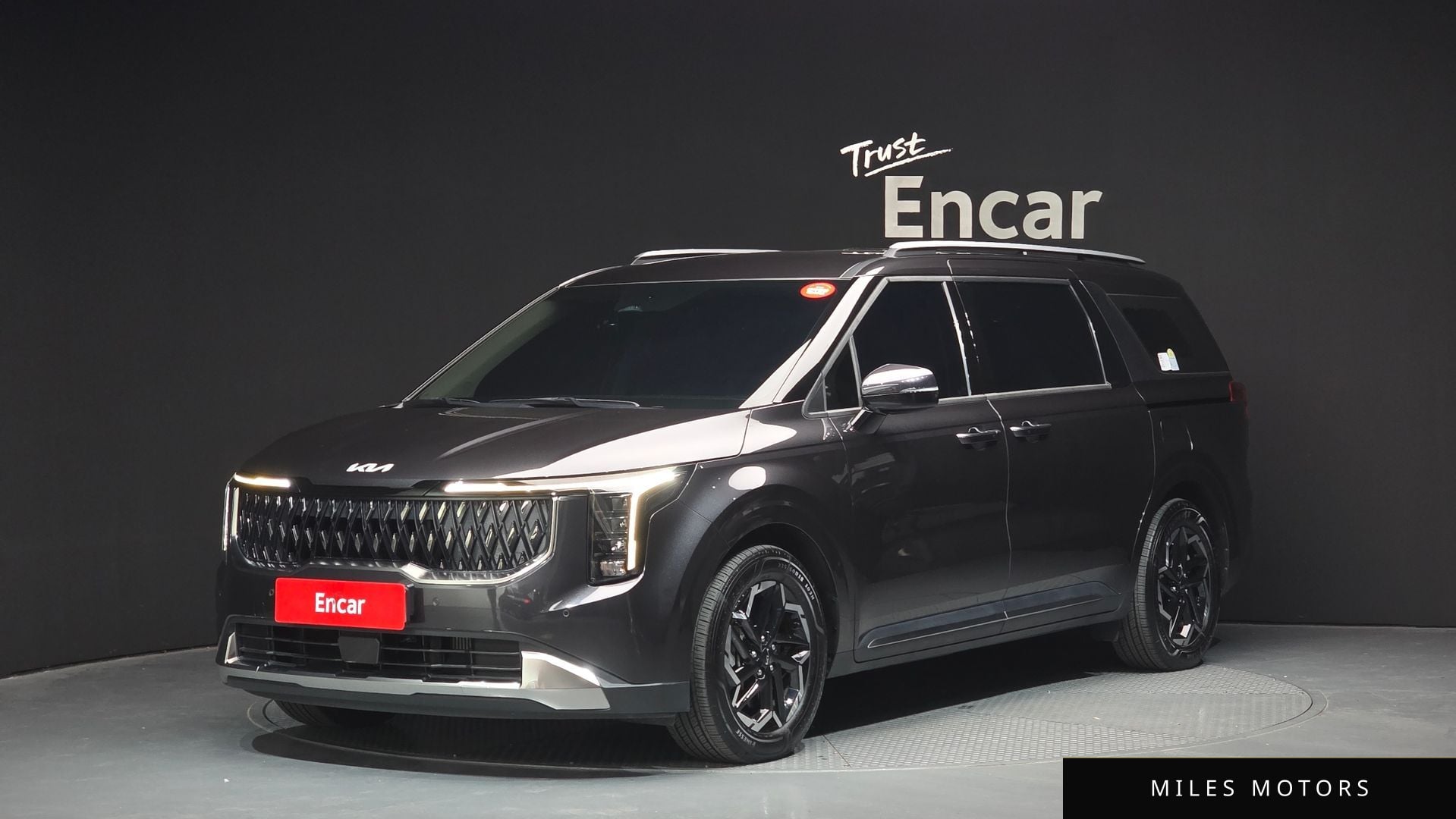 Kia Canival 2024 — фото 1 из 12