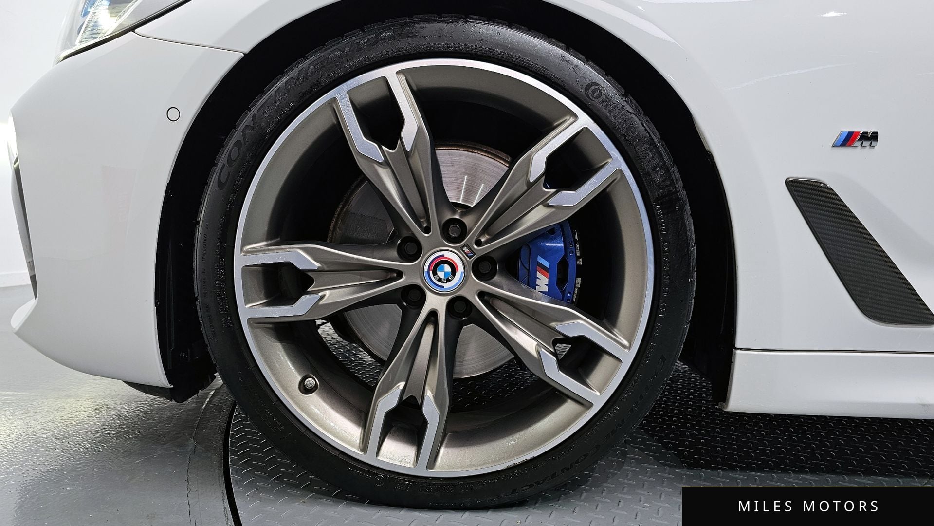 BMW 5 Series (G30) 2023 — миниатюра 5