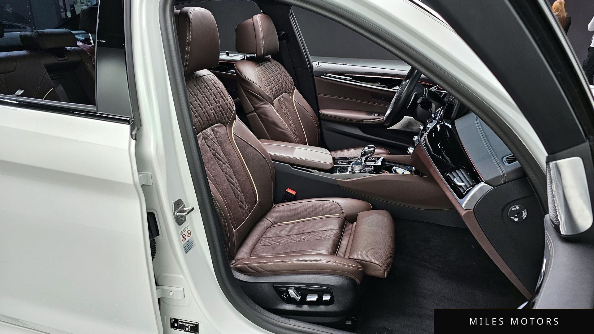 BMW 5 Series (G30) 2023 — миниатюра 10