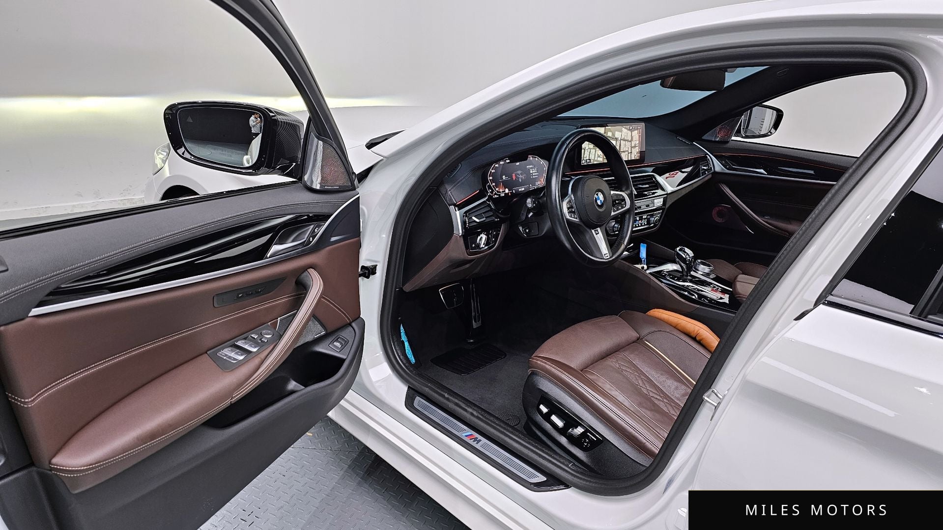 BMW 5 Series (G30) 2023 — миниатюра 11