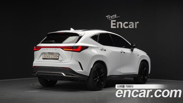 Лексус NX450h+ 2022 — миниатюра 2