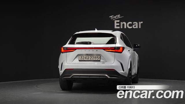 Лексус NX450h+ 2022 — миниатюра 4