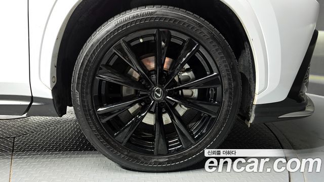 Лексус NX450h+ 2022 — миниатюра 5