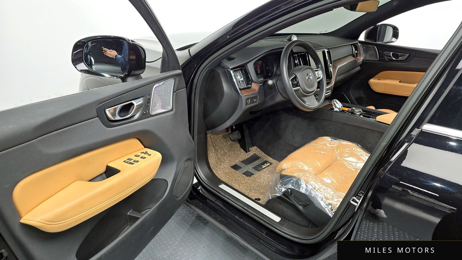Volvo XC60 2022 — миниатюра 10