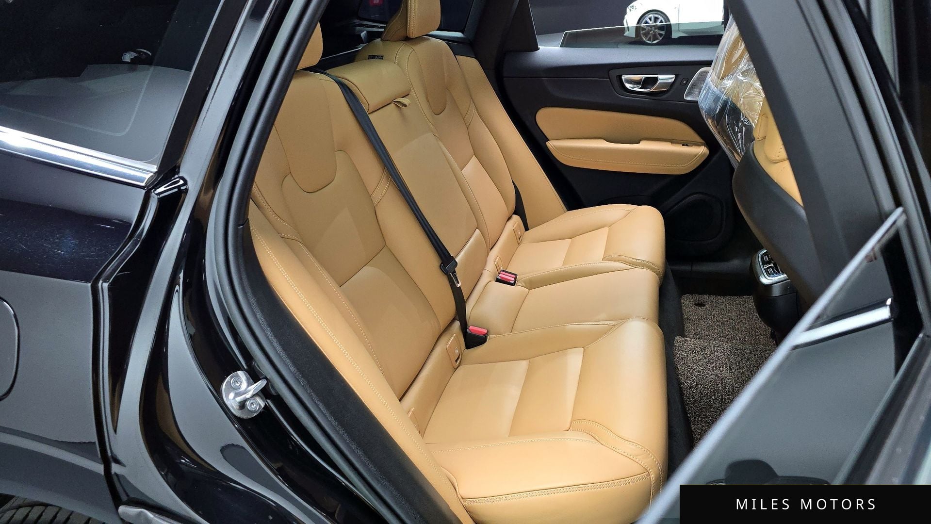 Volvo XC60 2022 — миниатюра 12