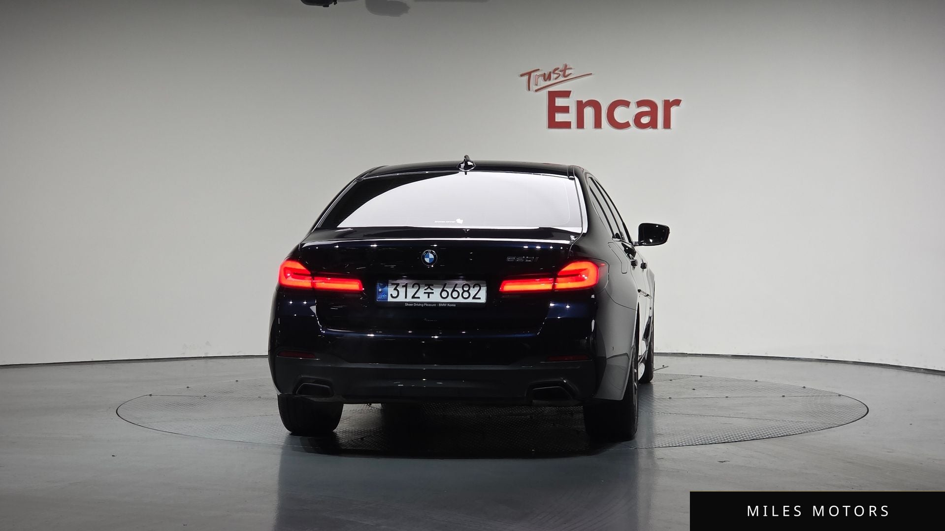 BMW 5 Series (G30) 2023 — миниатюра 4