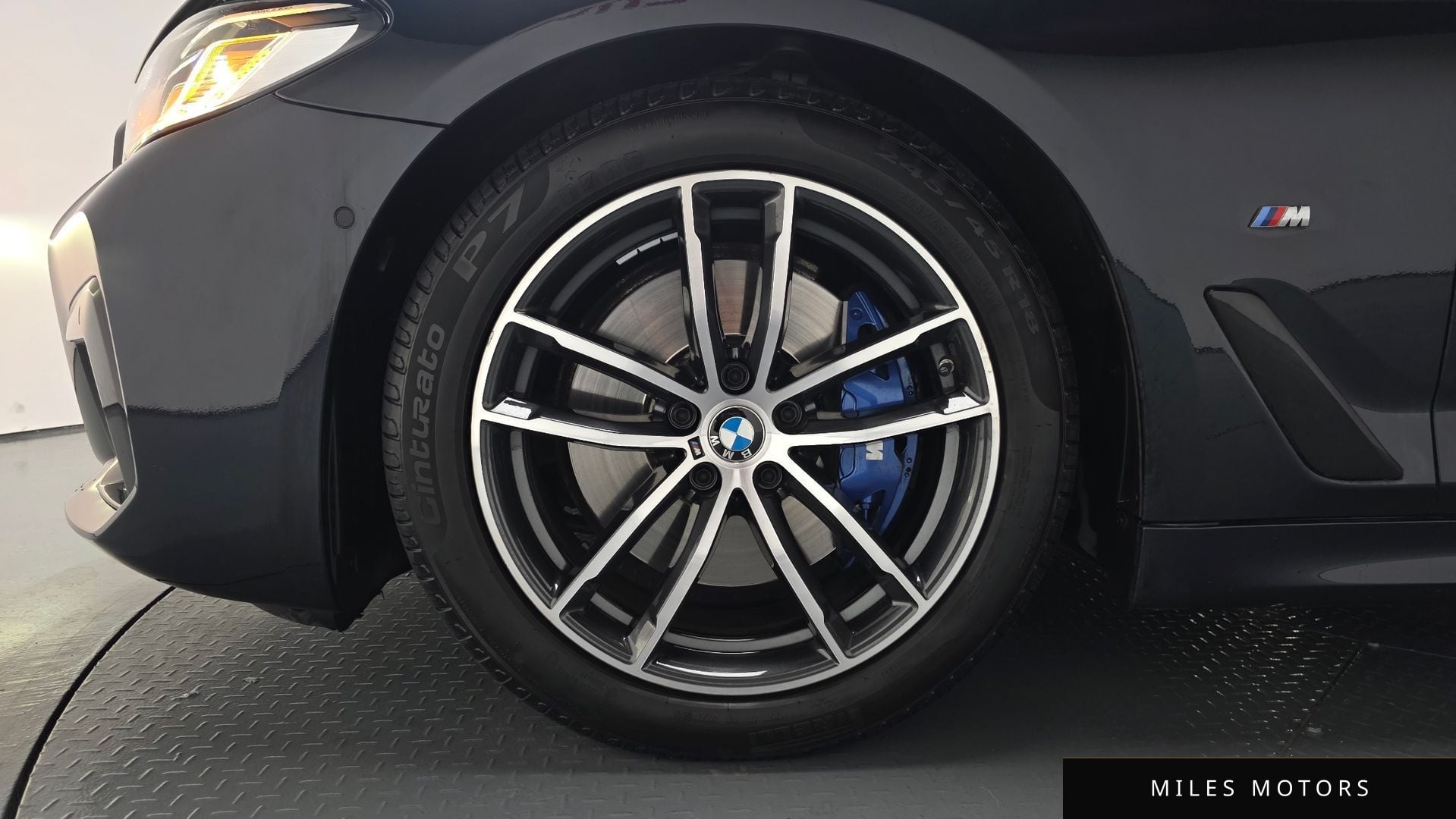 BMW 5 Series (G30) 2023 — миниатюра 5