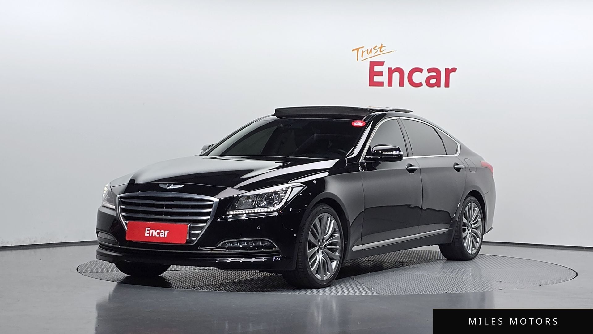 Hyundai Genesis 2016 — фото 1 из 12
