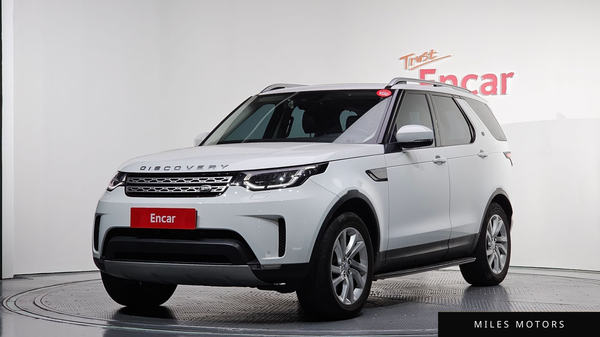 Land Rover Discovery 2017 — фото 1 из 12