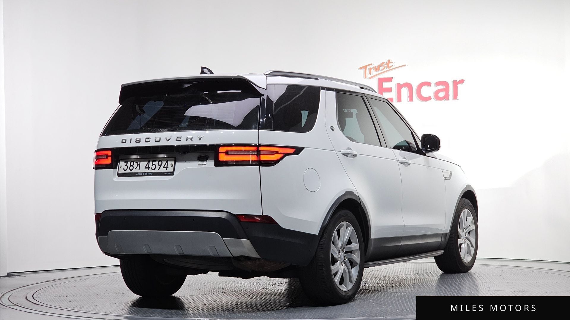 Land Rover Discovery 2017 — миниатюра 2