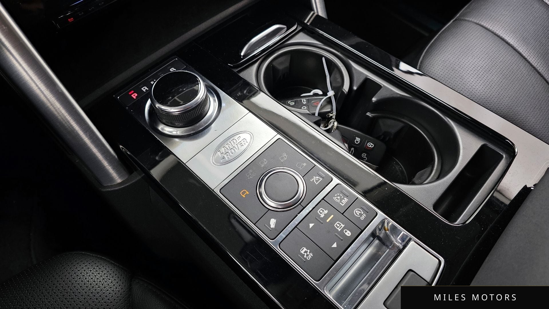 Land Rover Discovery 2017 — миниатюра 9