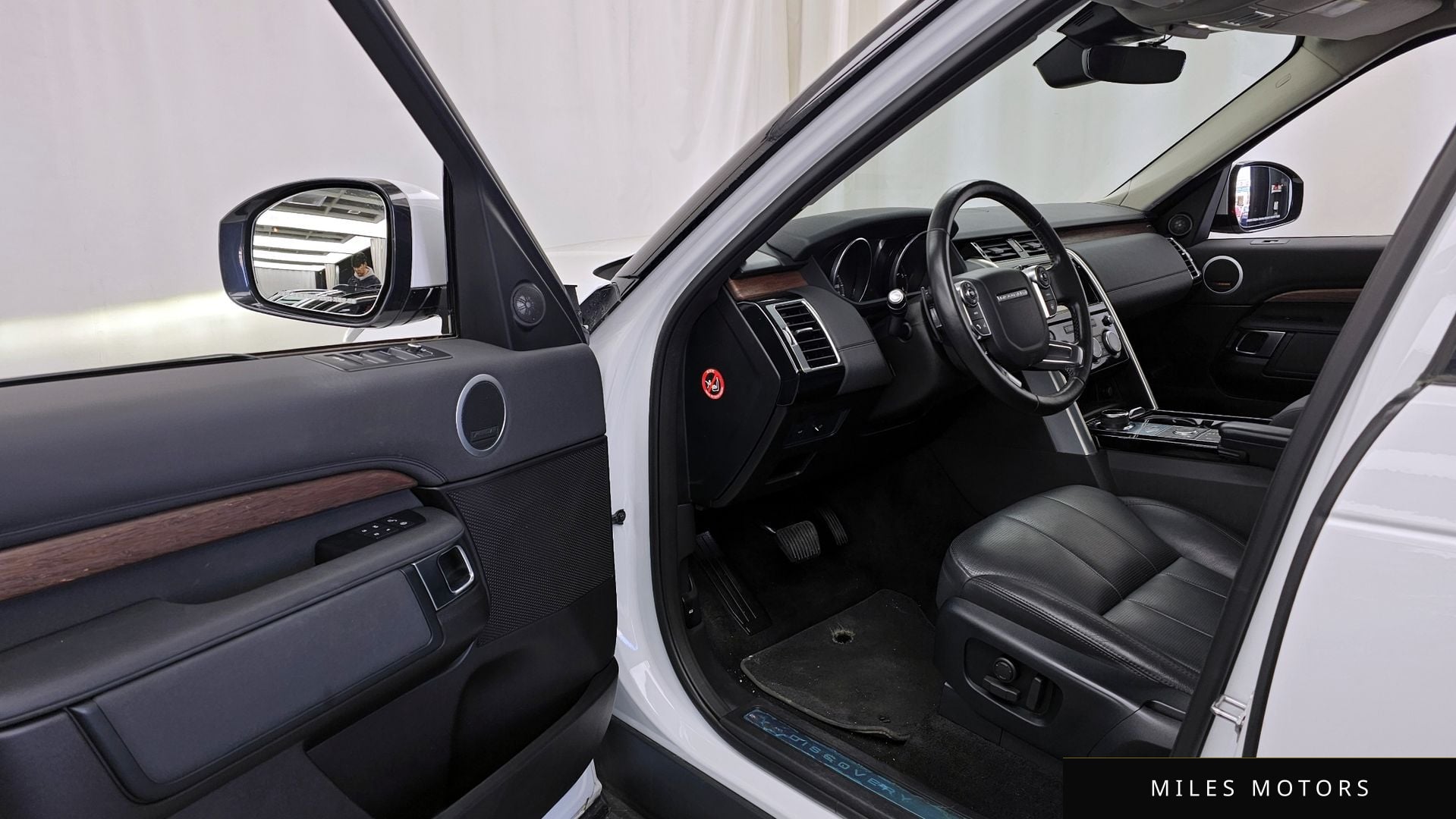 Land Rover Discovery 2017 — миниатюра 10