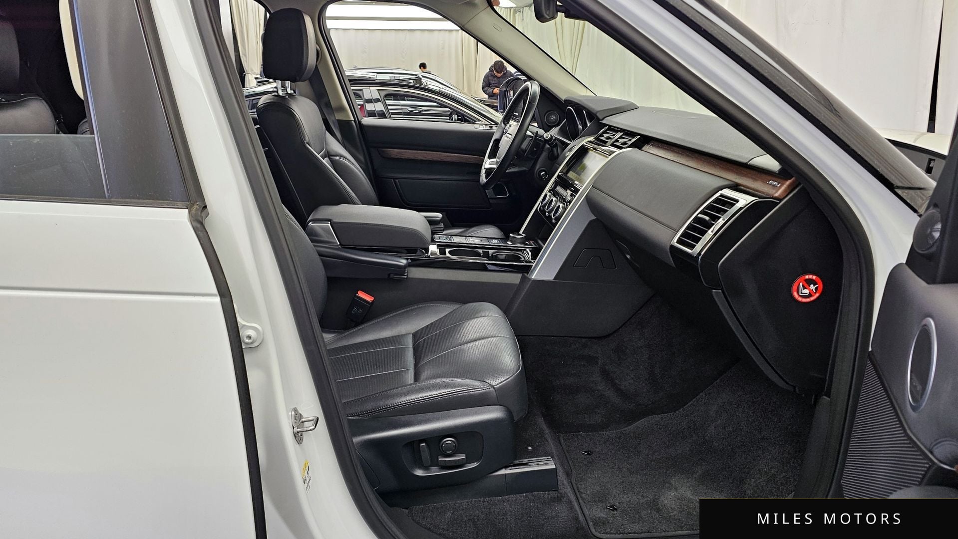 Land Rover Discovery 2017 — миниатюра 11