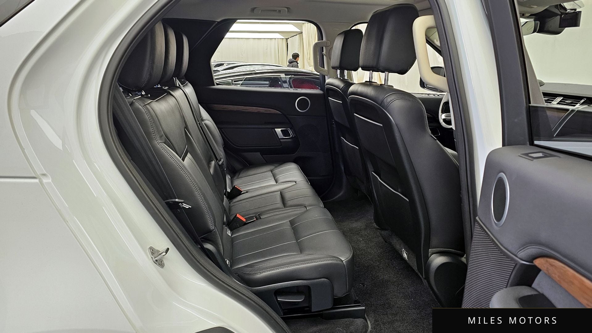 Land Rover Discovery 2017 — миниатюра 12