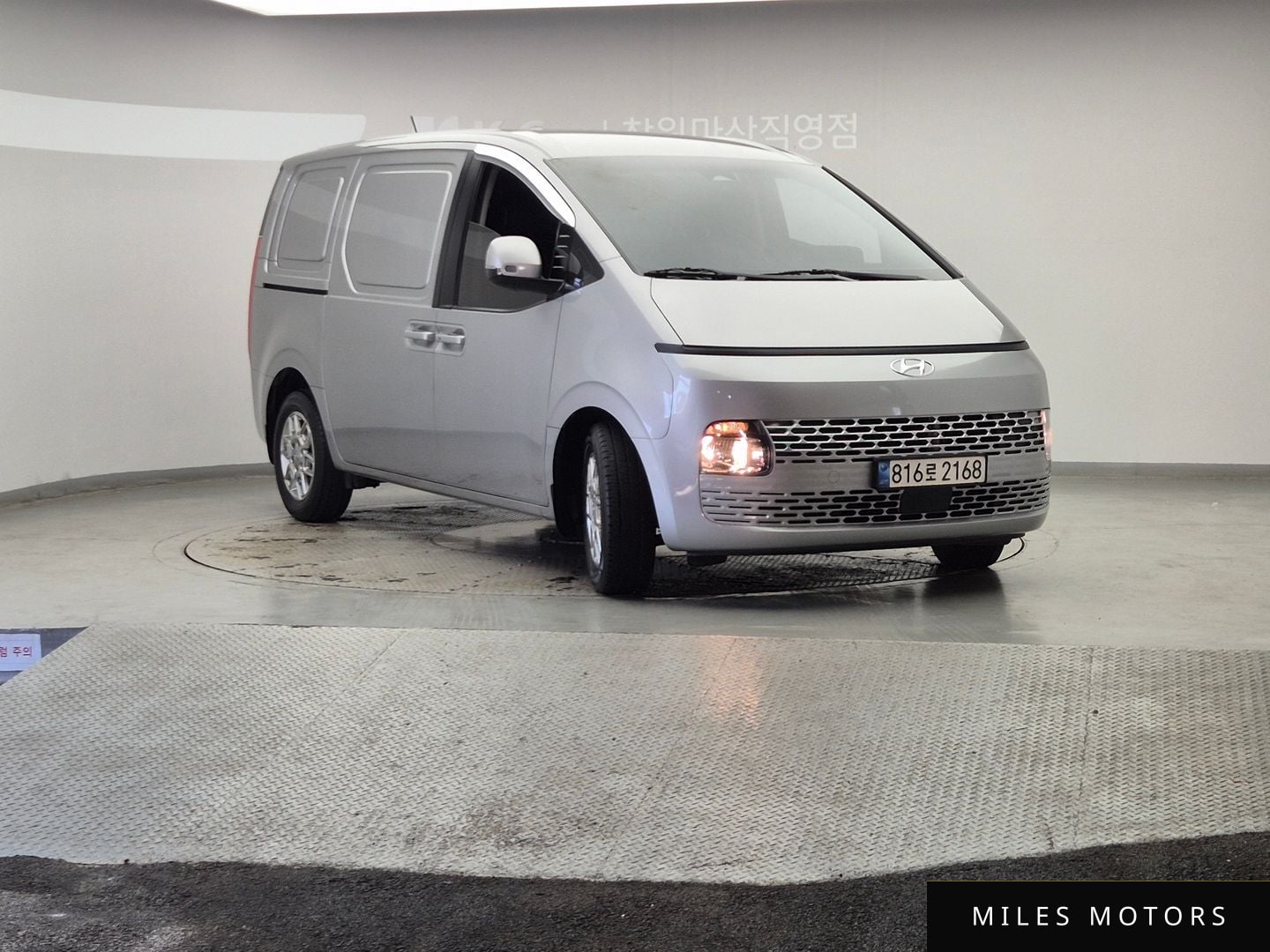 Hyundai Staria 2023 — миниатюра 3