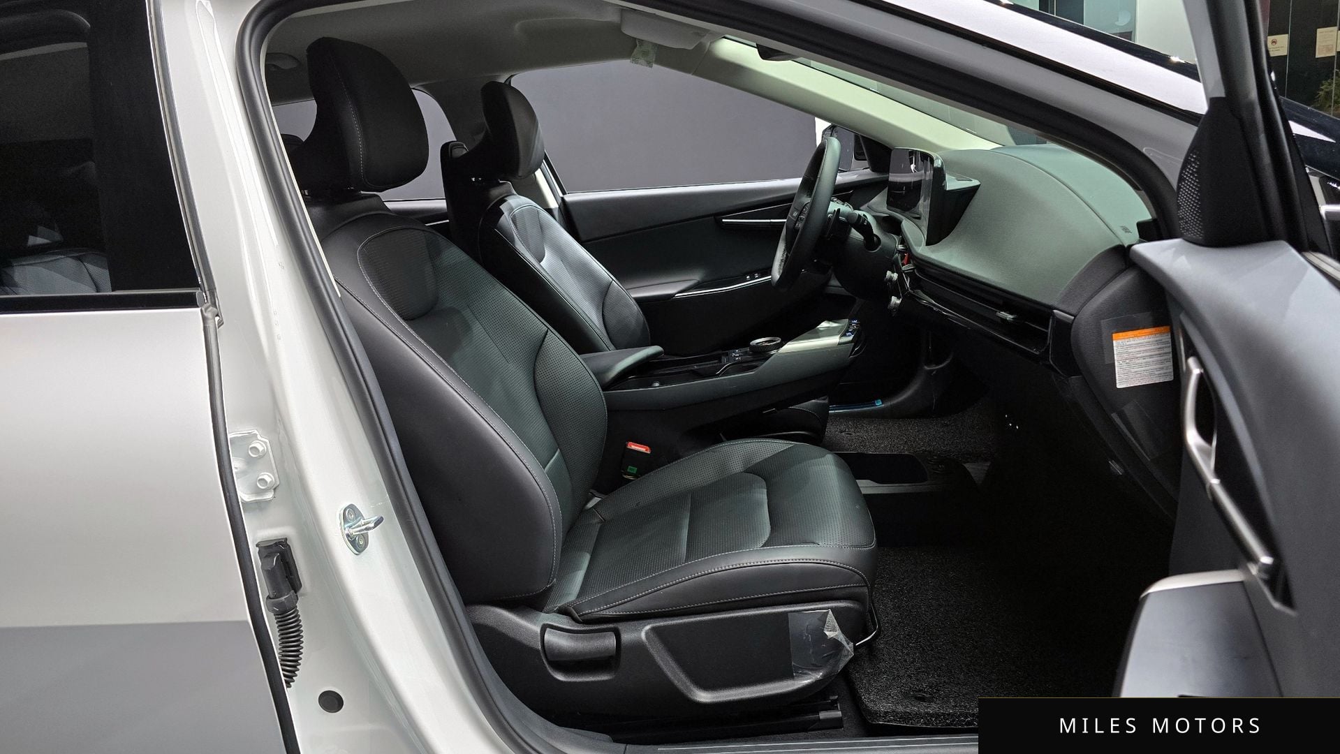 Kia EV6 2025 — миниатюра 10