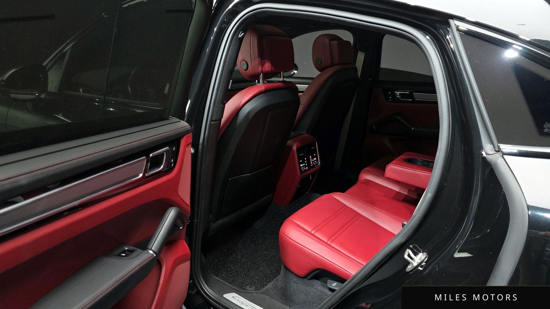 Porsche Cayenne 2023 — миниатюра 11