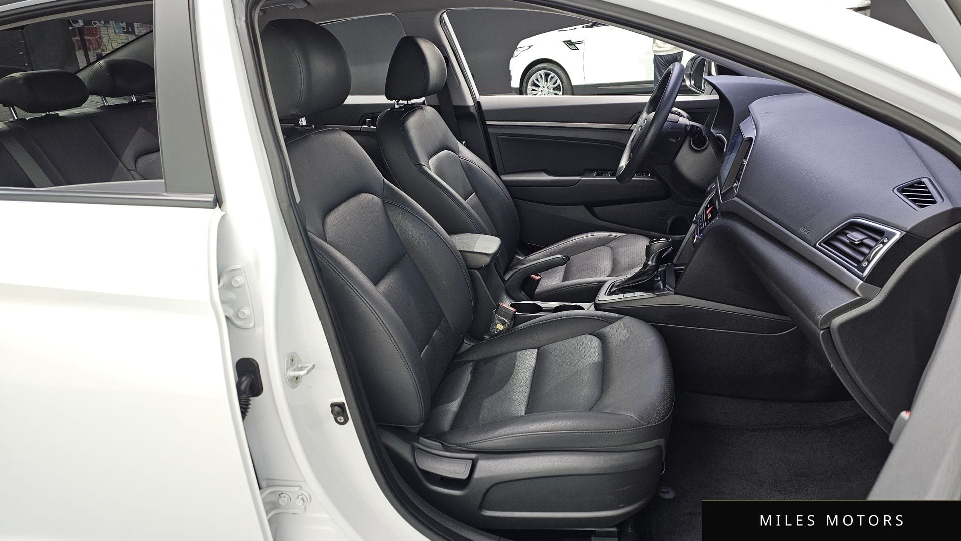 Hyundai AVANTE 2018 — миниатюра 10
