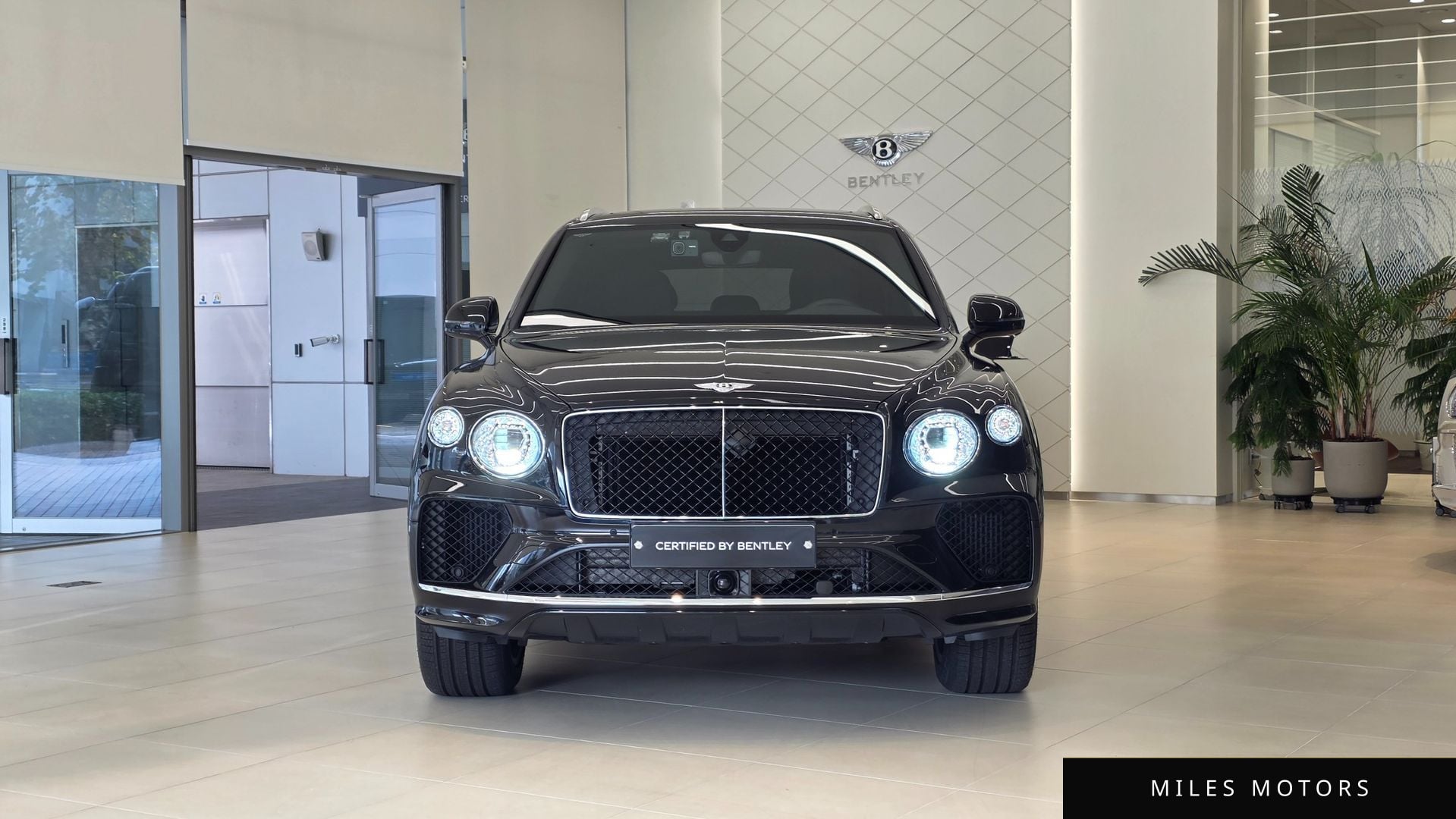 Bentley Bentayga 2025 — миниатюра 2