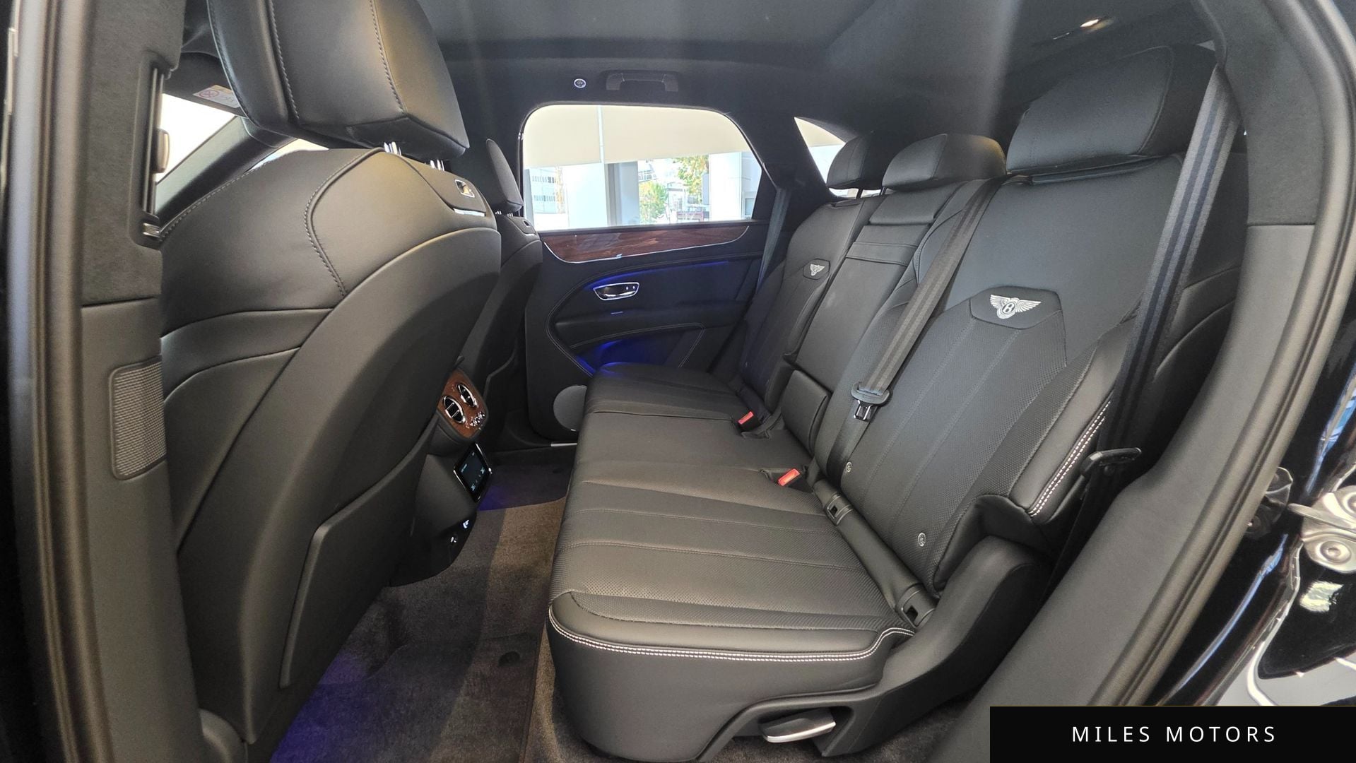 Bentley Bentayga 2025 — миниатюра 6