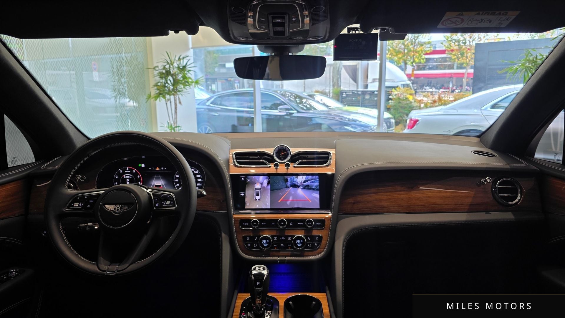 Bentley Bentayga 2025 — миниатюра 8