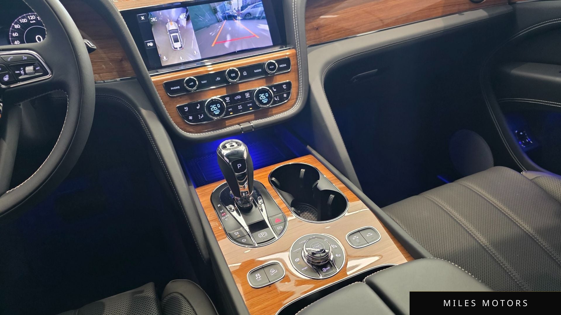 Bentley Bentayga 2025 — миниатюра 10
