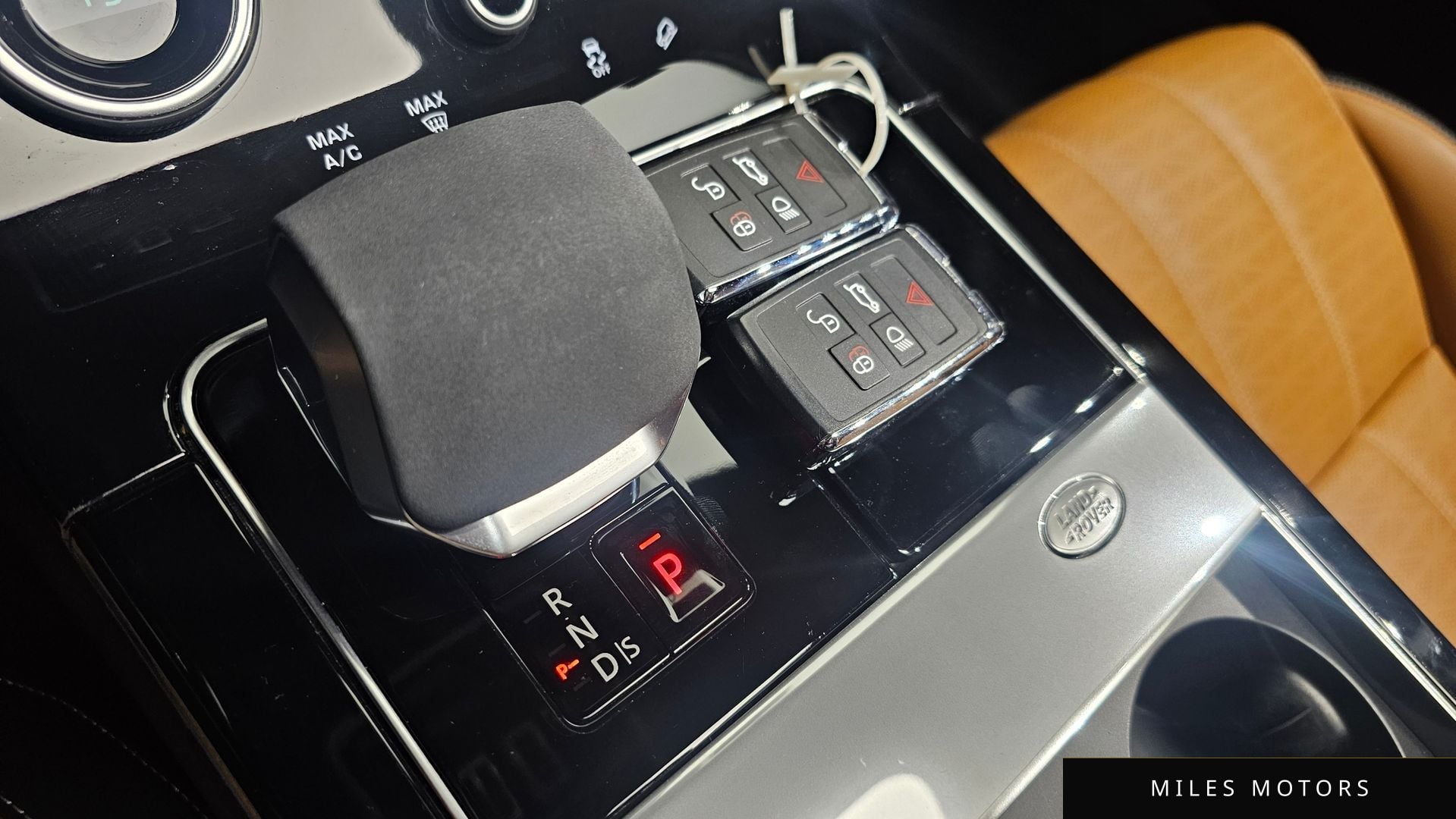 Land Rover Range Rover Velar 2023 — миниатюра 9