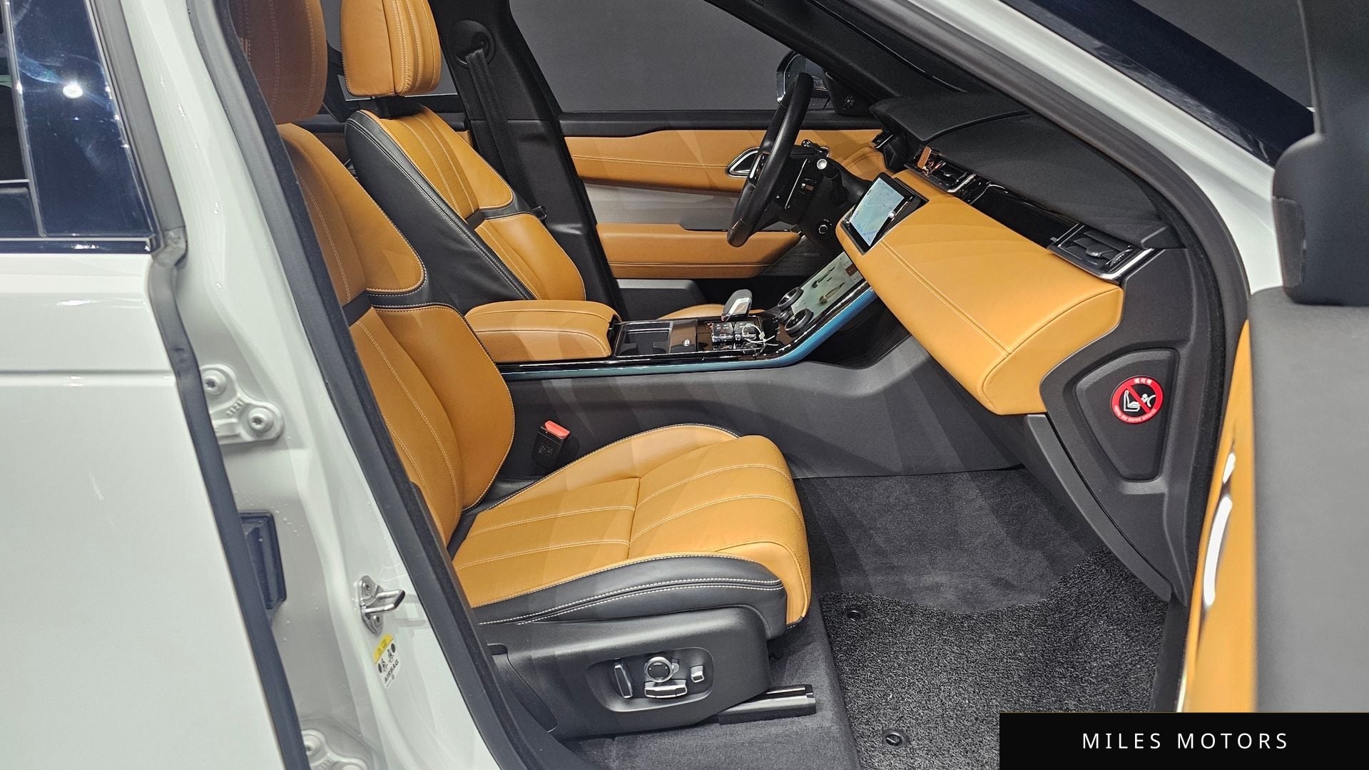 Land Rover Range Rover Velar 2023 — миниатюра 10
