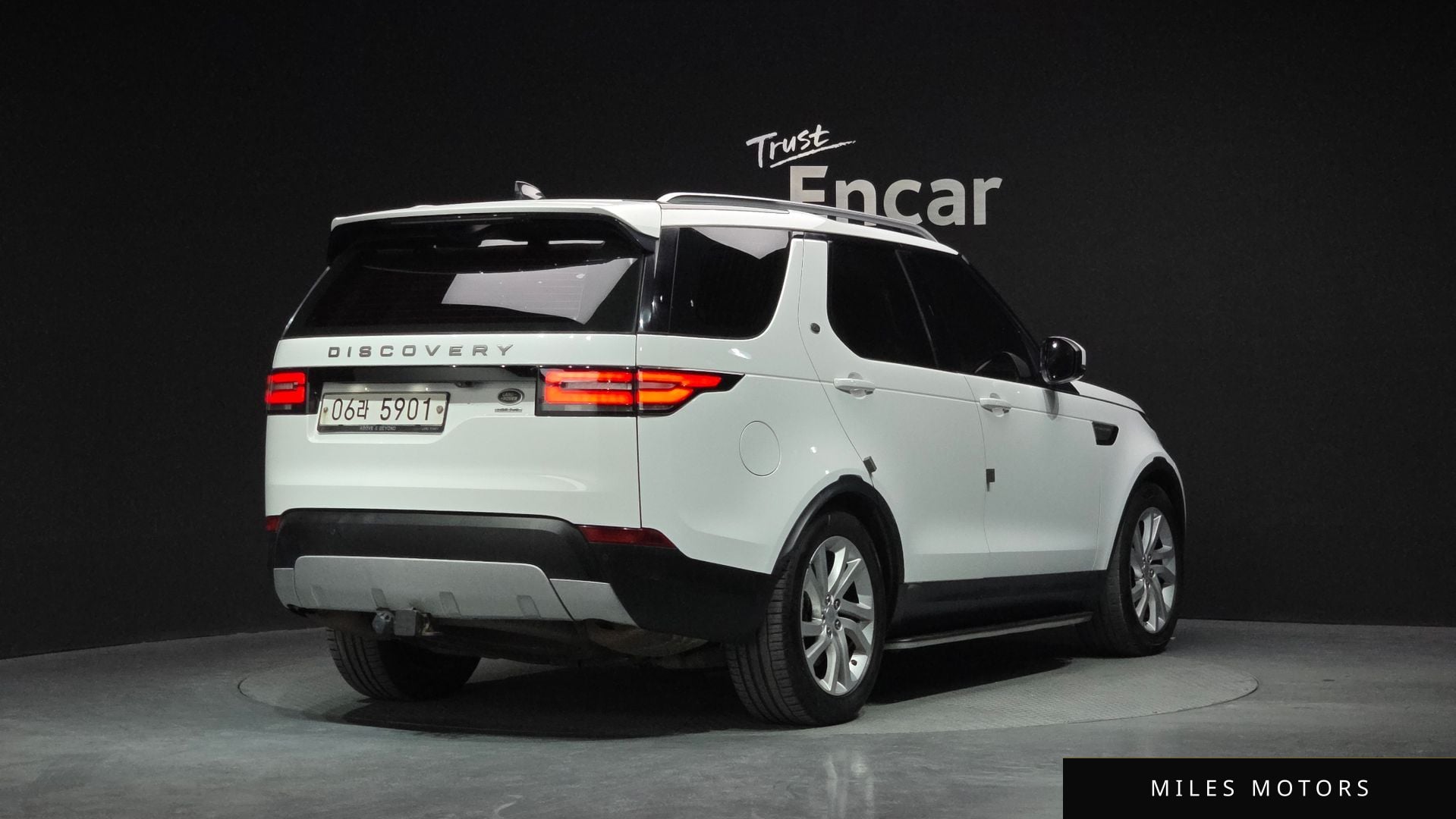 Land Rover Discovery 2017 — миниатюра 2