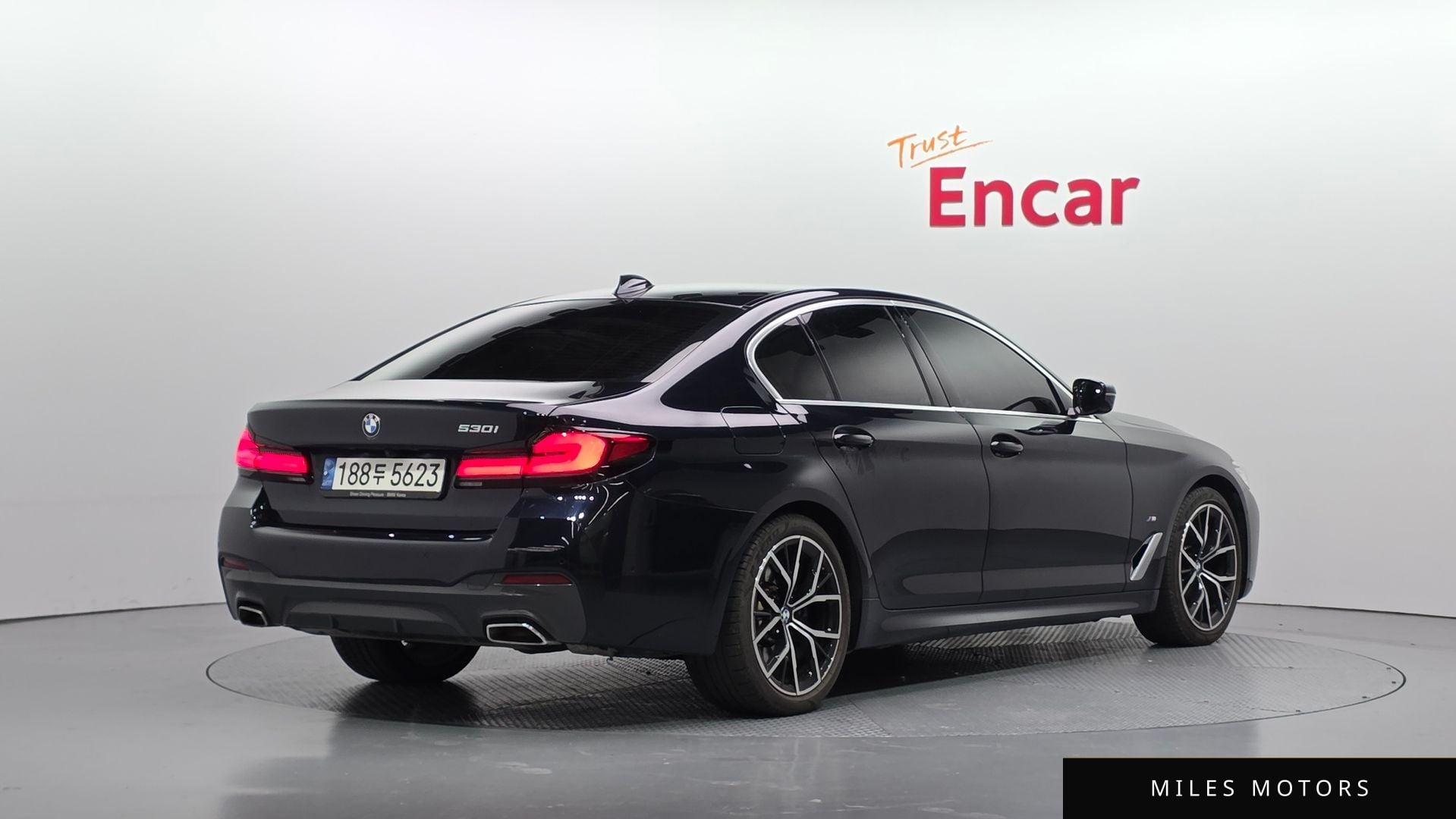 BMW 5 Series (G30) 2021 — миниатюра 2