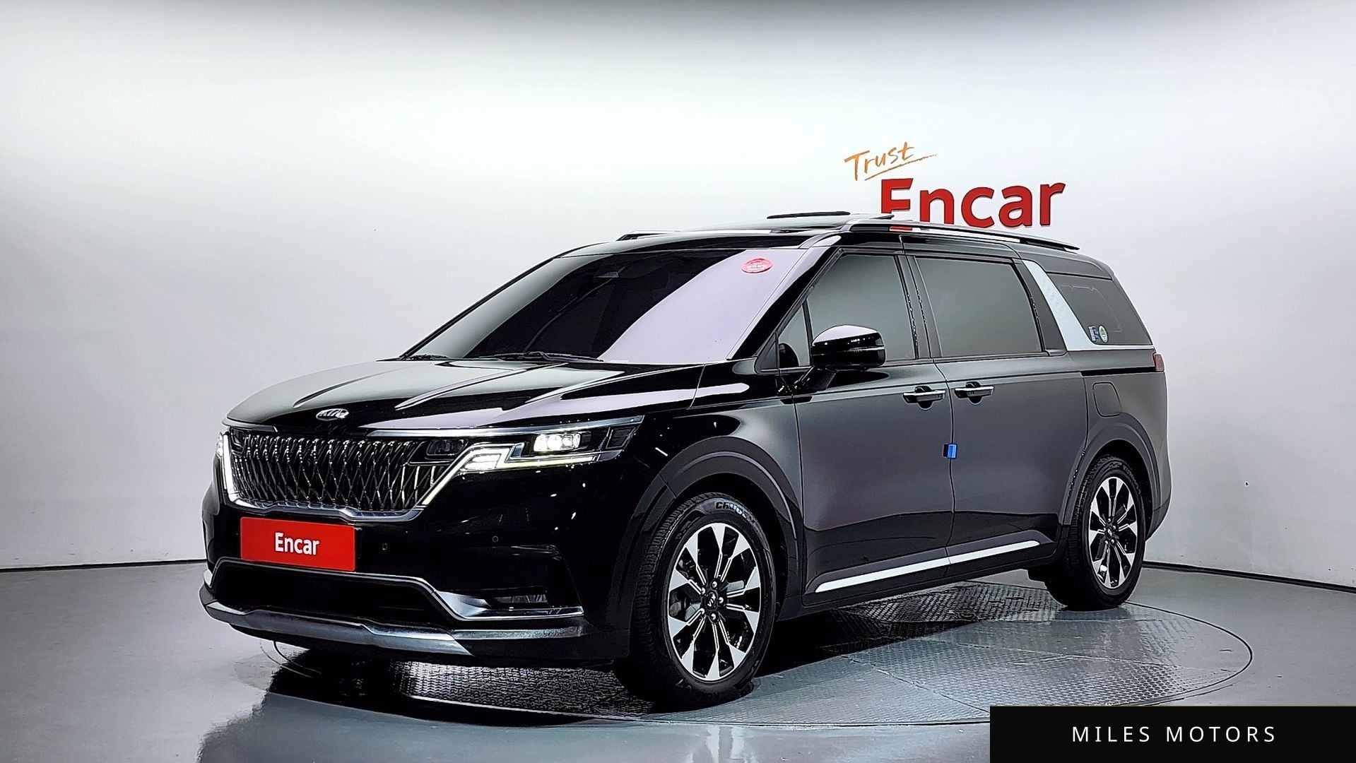 Kia Carnival 2021 — фото 1 из 12