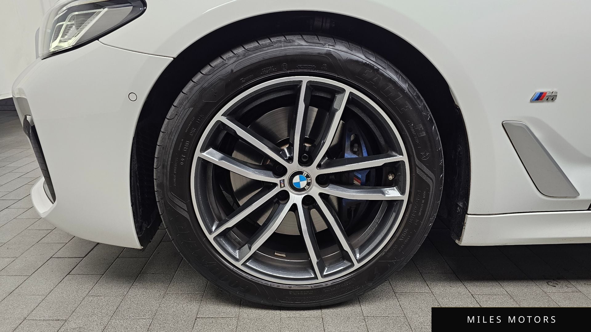BMW 5 Series (G30) 2023 — миниатюра 5