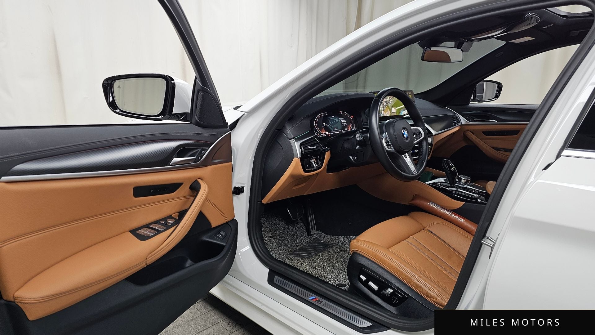 BMW 5 Series (G30) 2023 — миниатюра 10