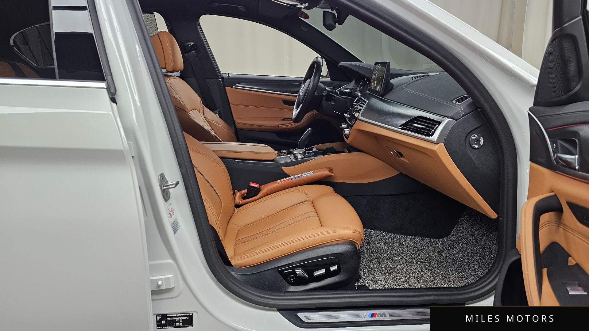 BMW 5 Series (G30) 2023 — миниатюра 11
