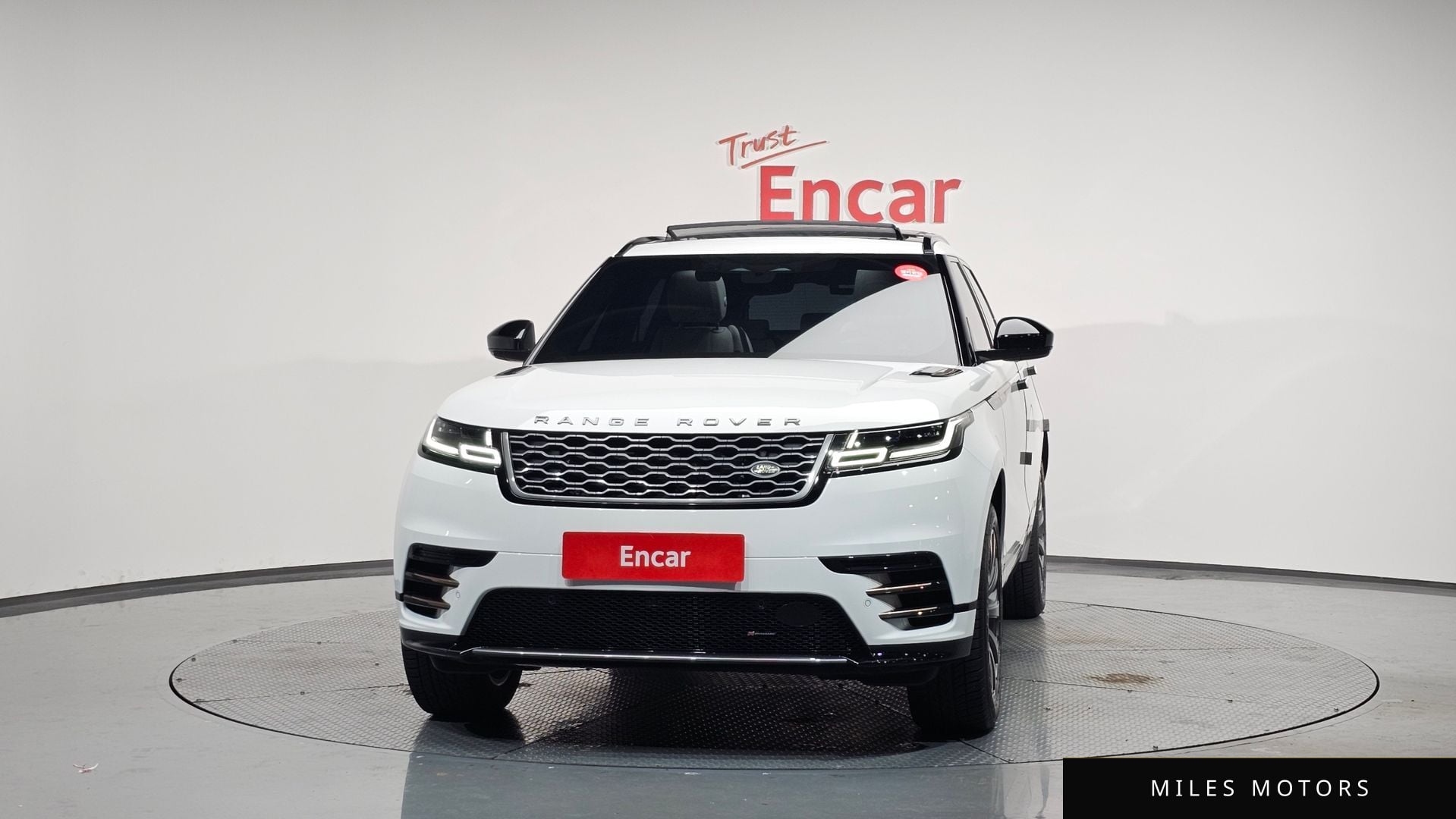 Land Rover Range Rover Velar 2023 — миниатюра 3
