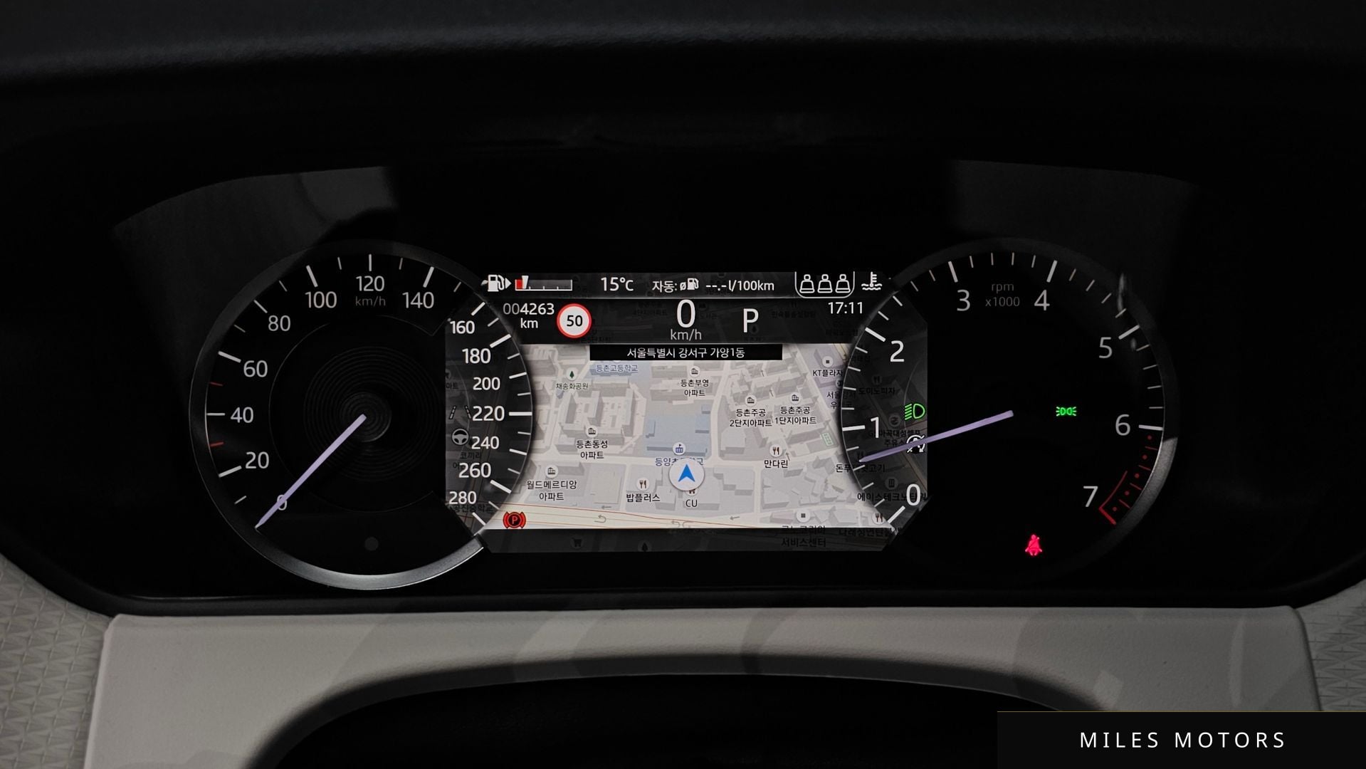 Land Rover Range Rover Velar 2023 — миниатюра 8