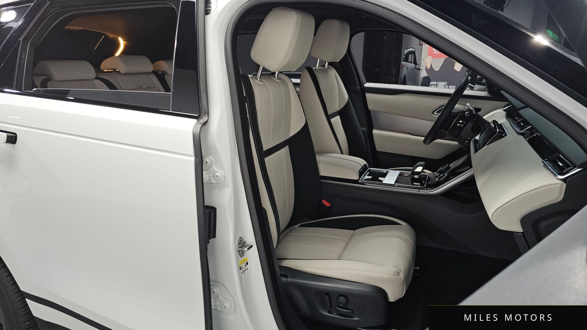Land Rover Range Rover Velar 2023 — миниатюра 10