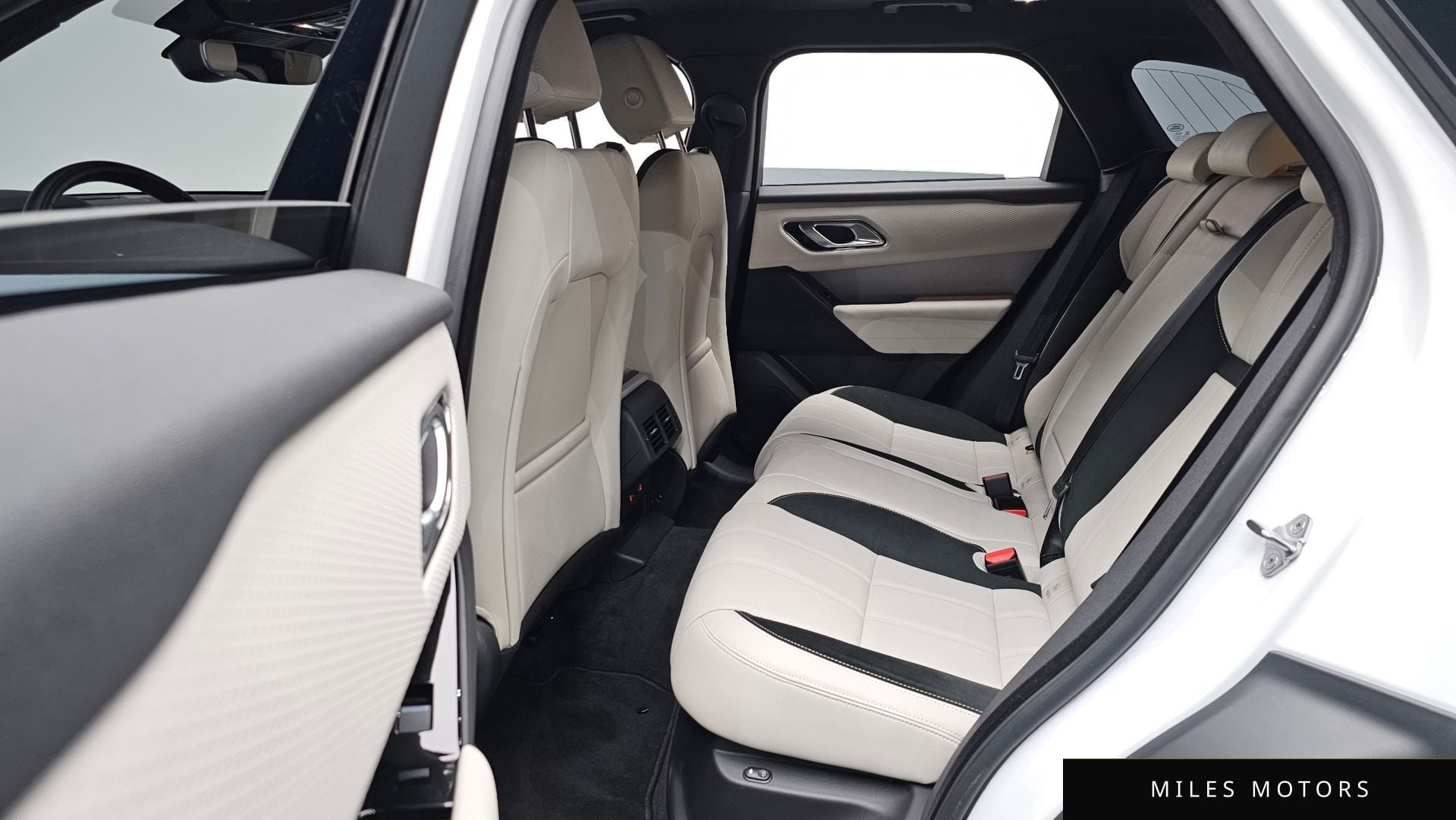 Land Rover Range Rover Velar 2023 — миниатюра 12