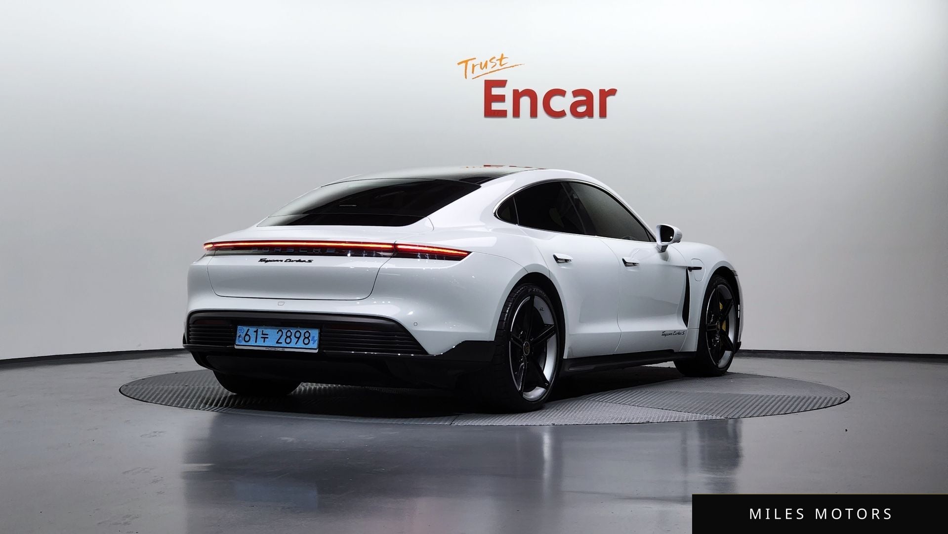 Porsche Taycan 2021 — миниатюра 2